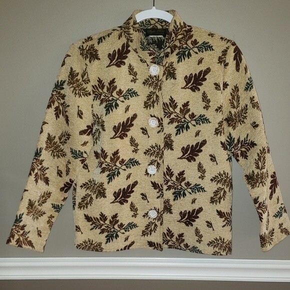 Beautiful Soft Tapestry Long Sleeve Jacket. Size Small. - Picture 5 of 5